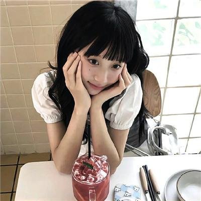 "女毕业生"